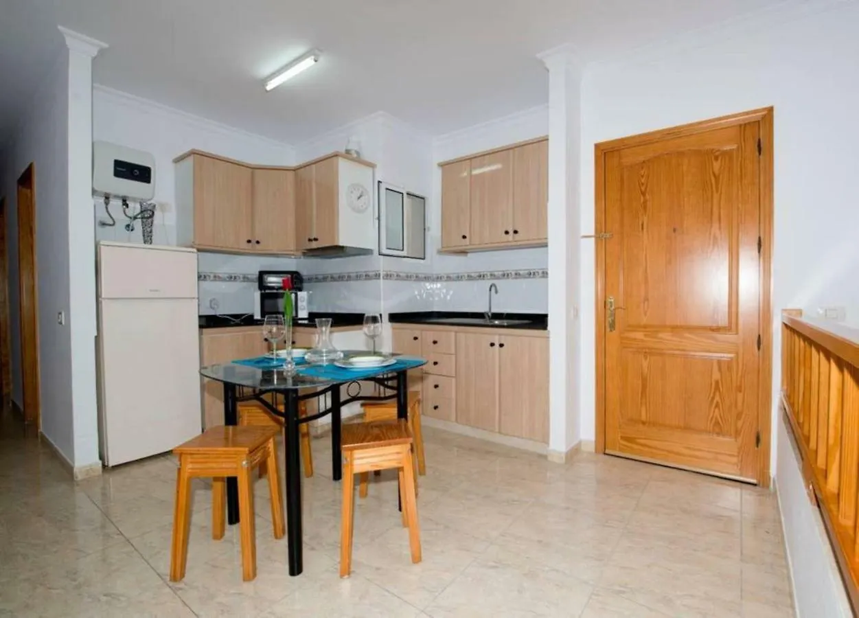 Apartamento La casa de la Playa con wifi y 3 dormitorios Arinaga 0*,  España